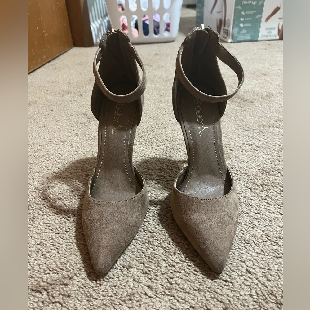 Women's Taupe Heels